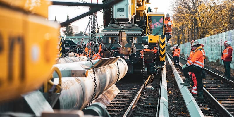 Construction worker on track during autumn.jpg (67 KB)